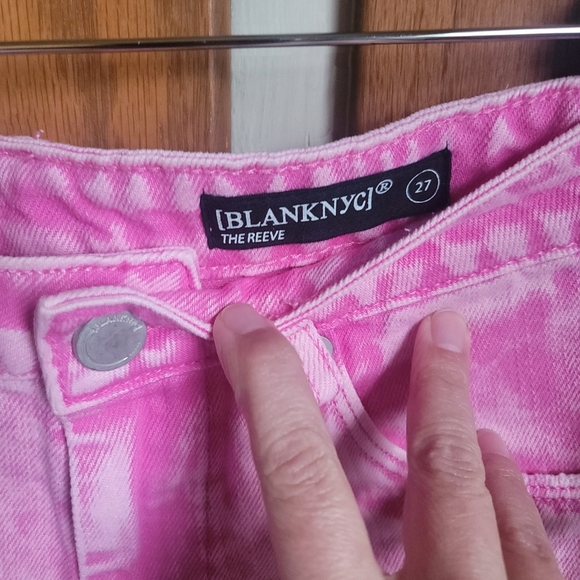 BlankNYC, The Reeve, High Rise Short, In Flamingo, Size 27 - Picture 4 of 12